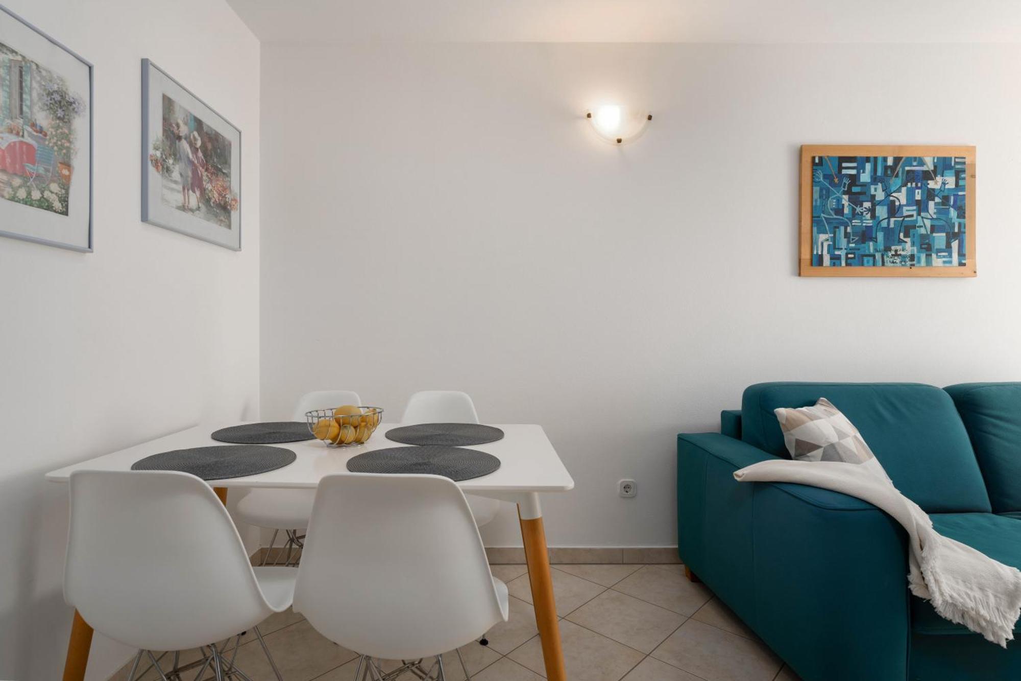 Degrassi Square Apartments (Adults Only) فيرسار المظهر الخارجي الصورة
