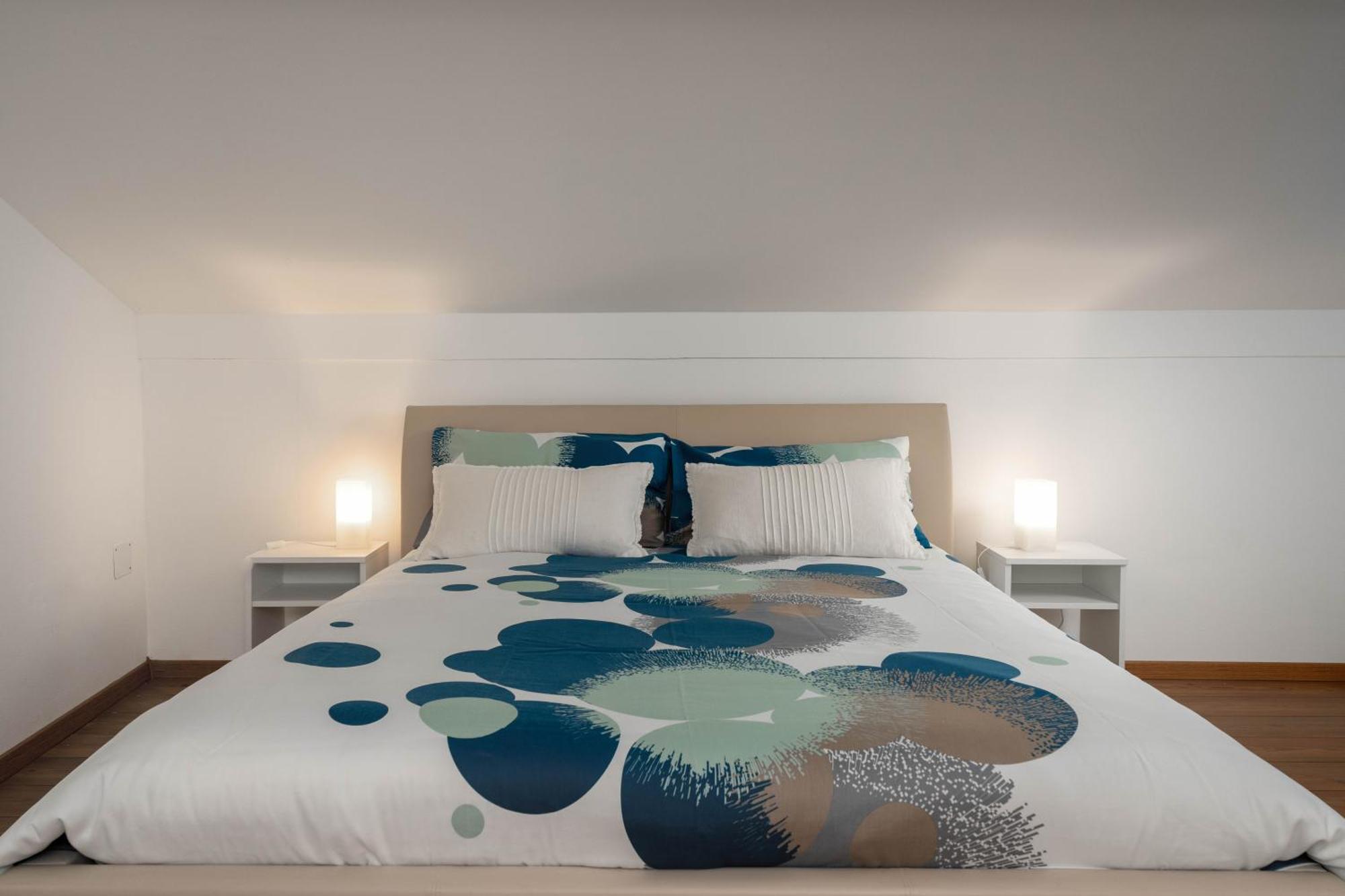 Degrassi Square Apartments (Adults Only) فيرسار المظهر الخارجي الصورة