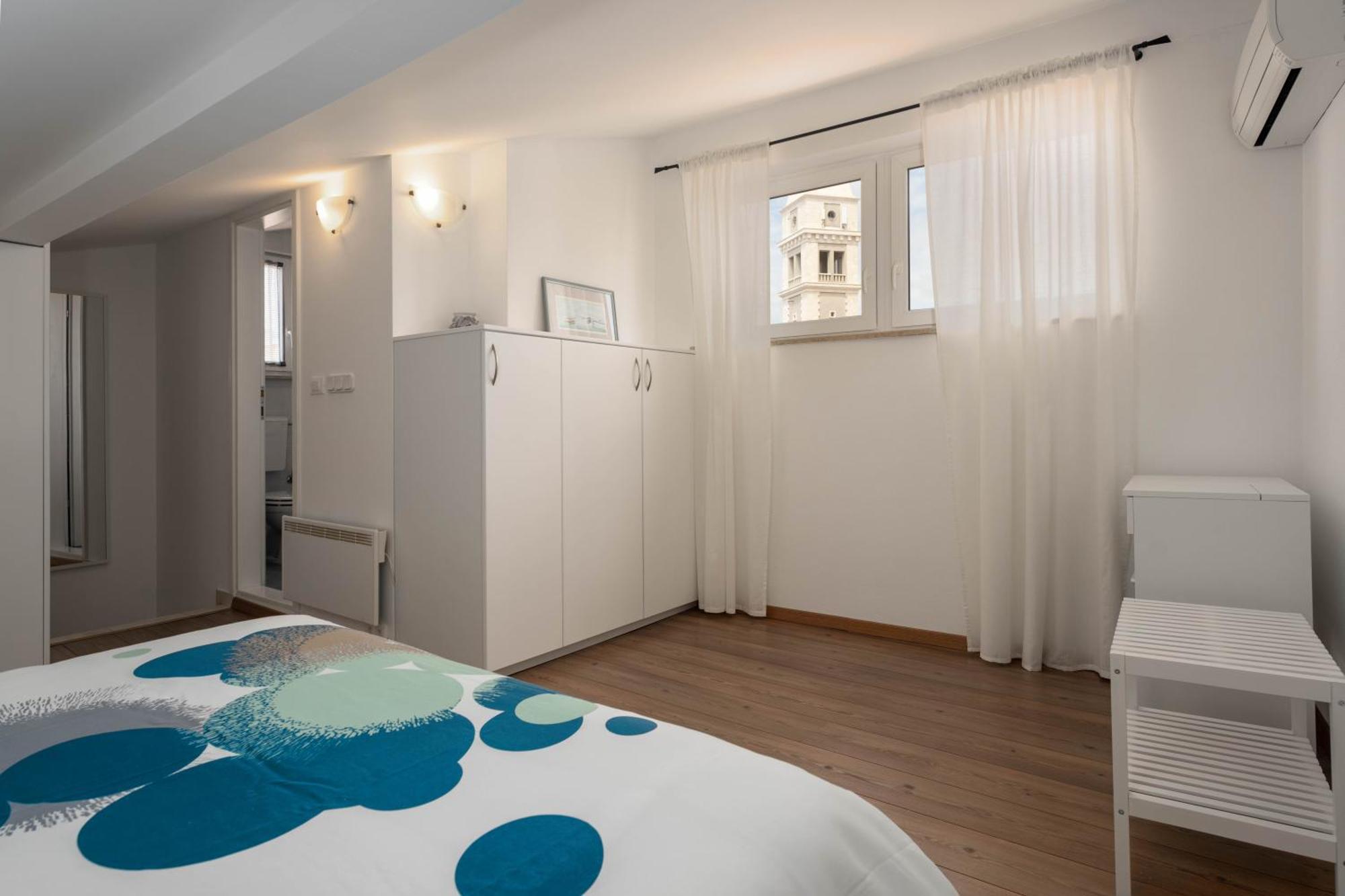 Degrassi Square Apartments (Adults Only) فيرسار المظهر الخارجي الصورة