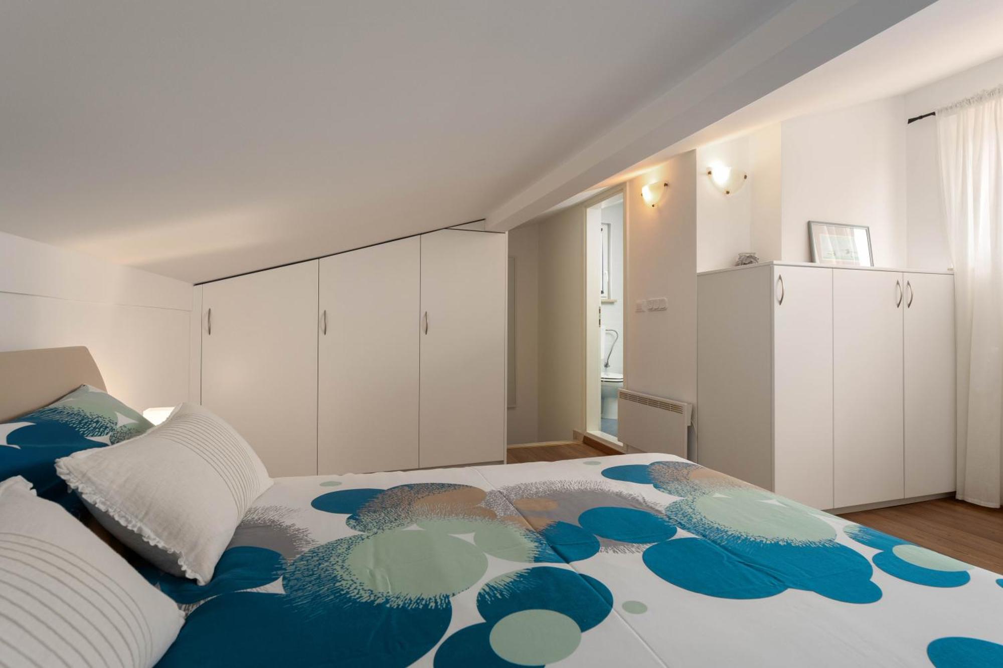 Degrassi Square Apartments (Adults Only) فيرسار المظهر الخارجي الصورة