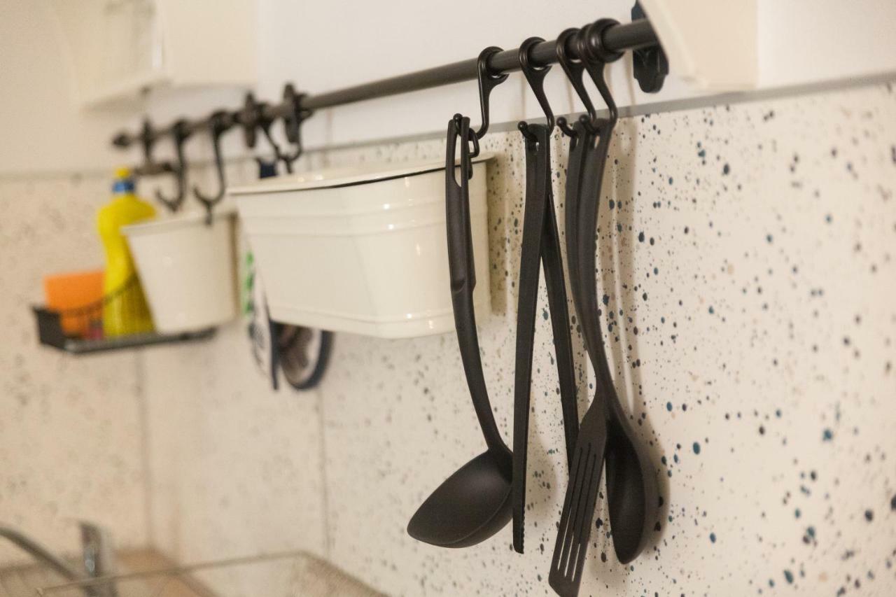 Degrassi Square Apartments (Adults Only) فيرسار المظهر الخارجي الصورة